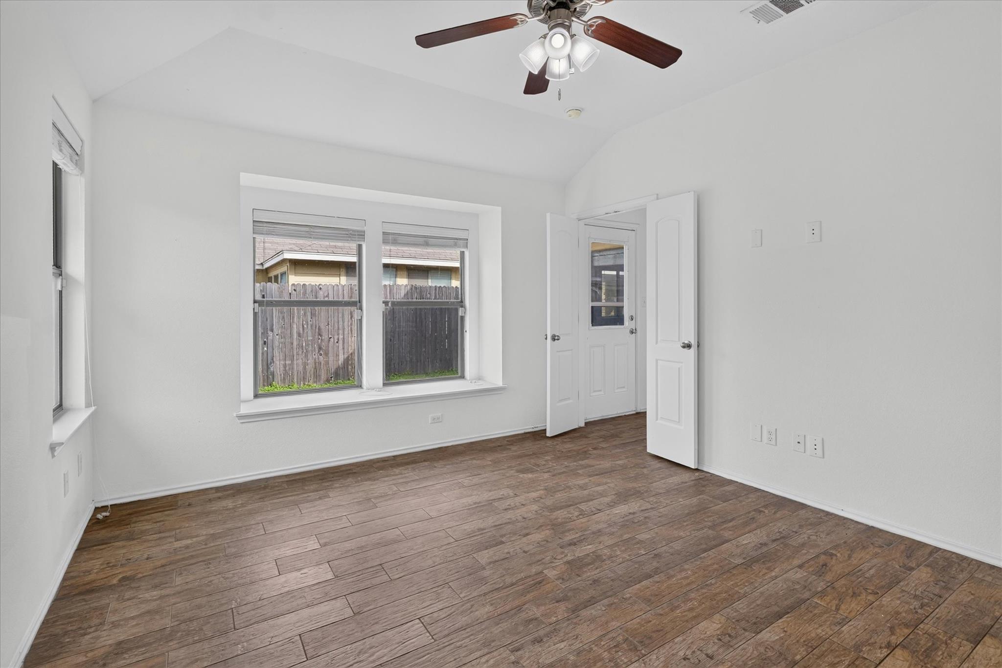 15111 Parrish LN