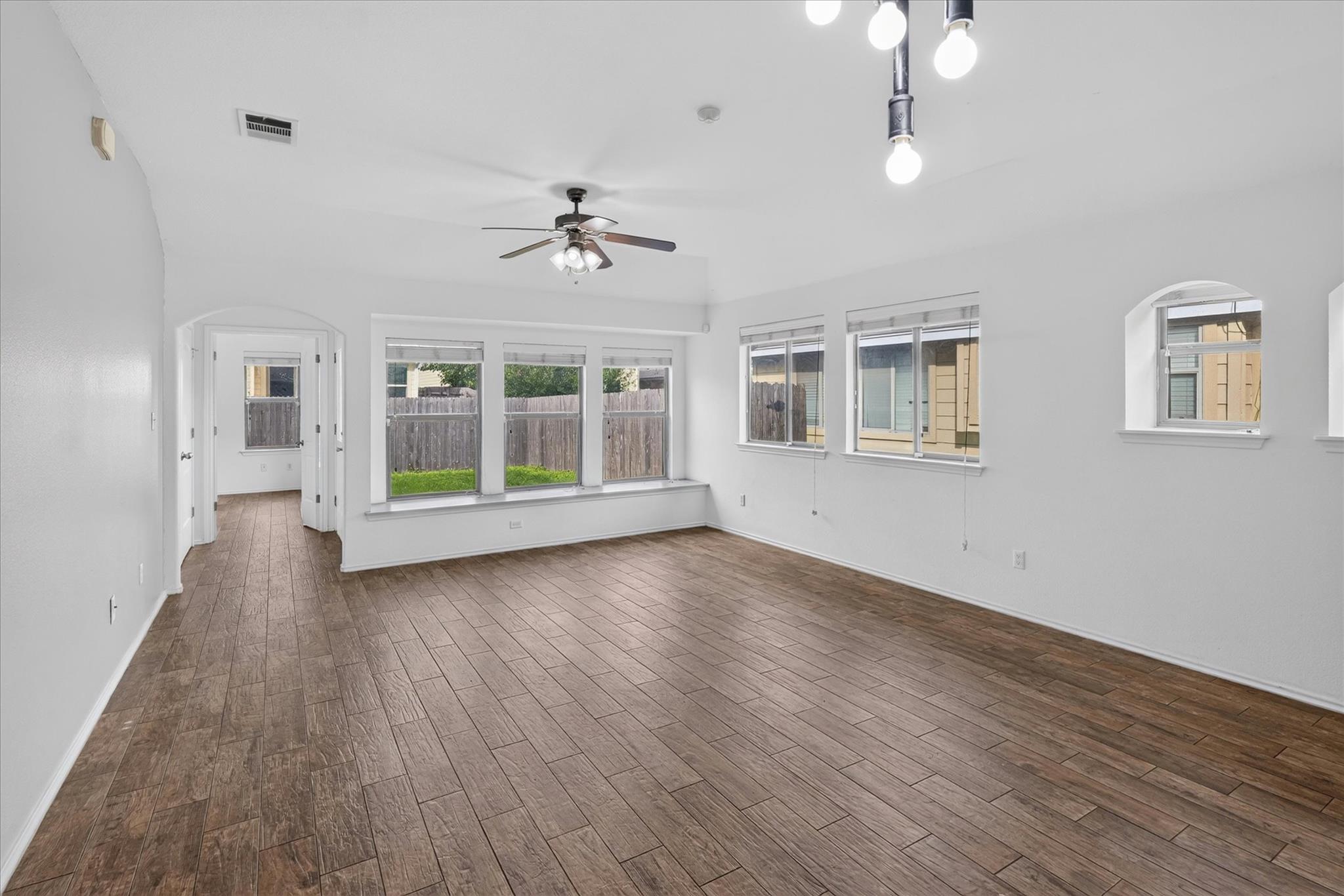 15111 Parrish LN