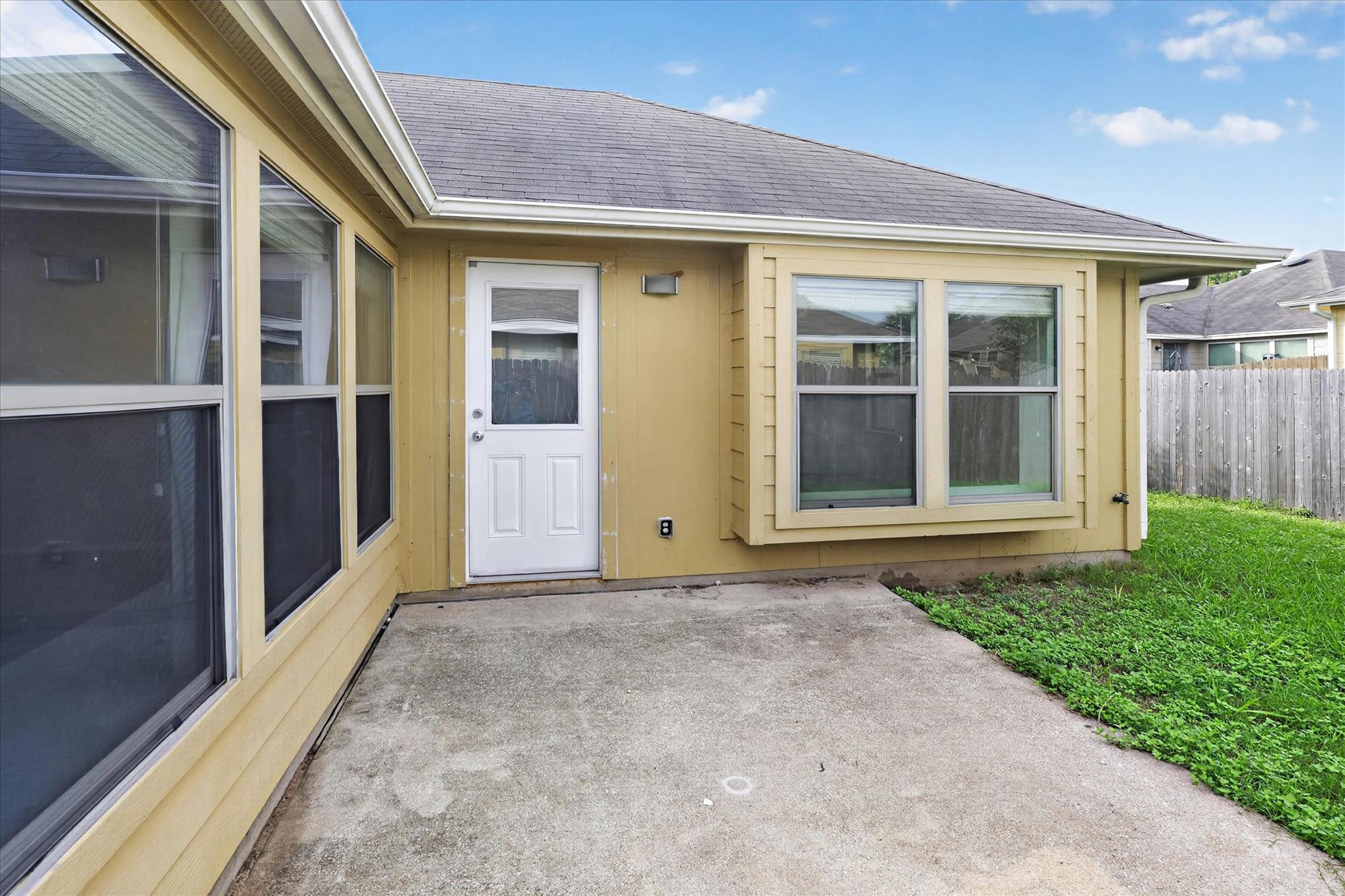 15111 Parrish LN