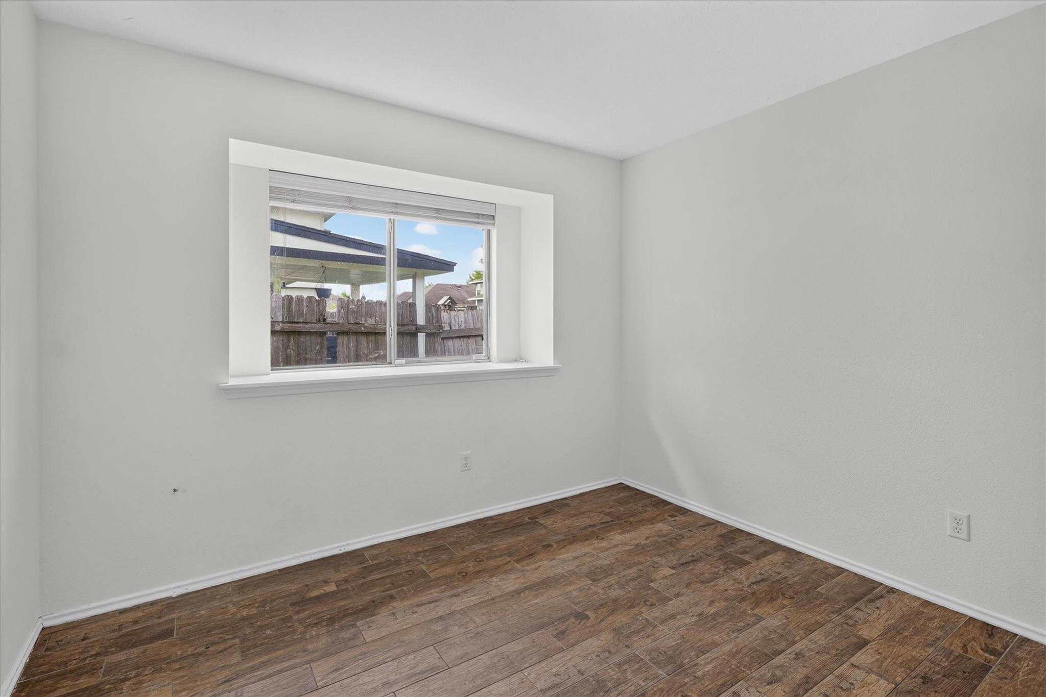 15111 Parrish LN