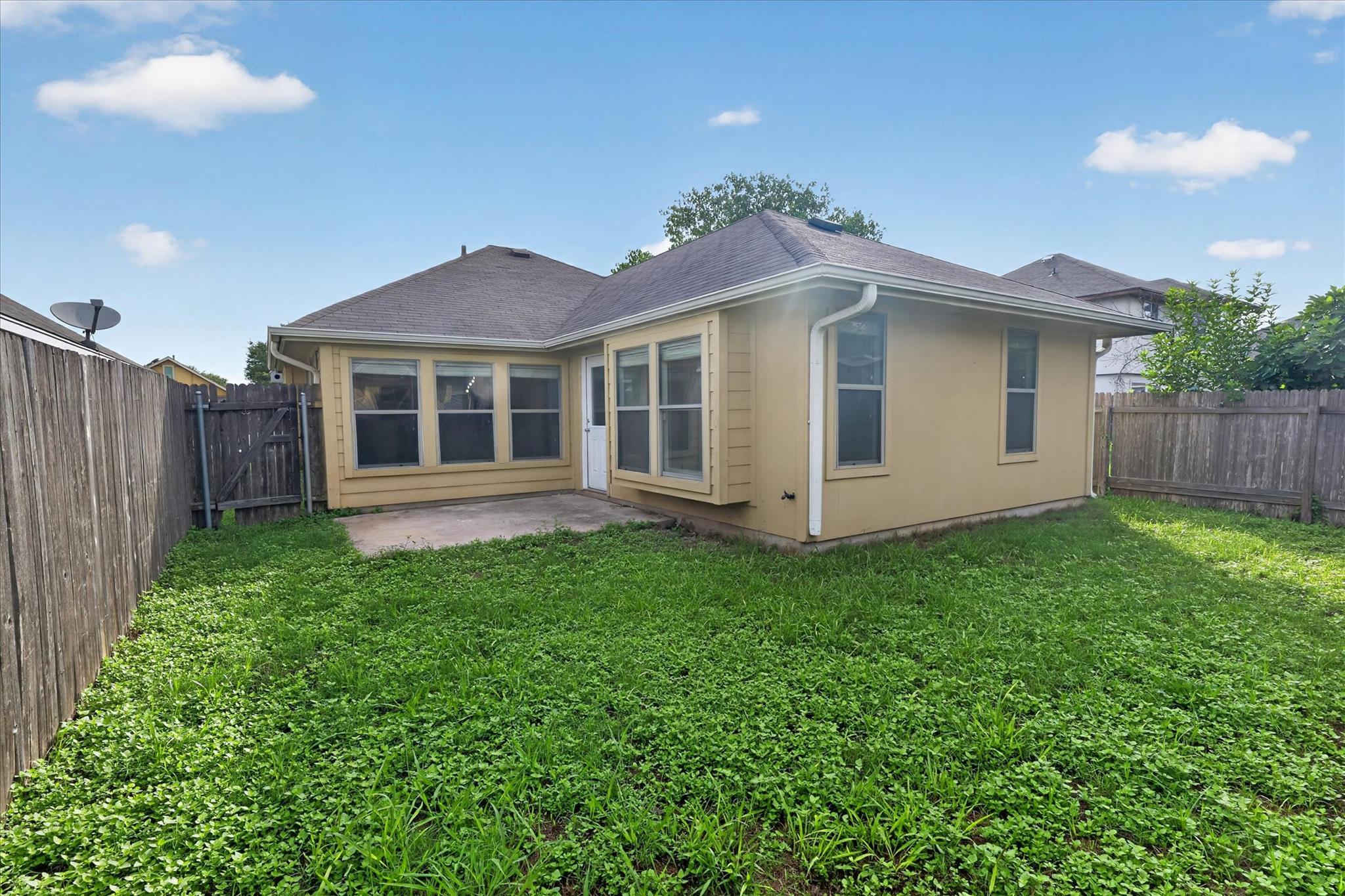15111 Parrish LN