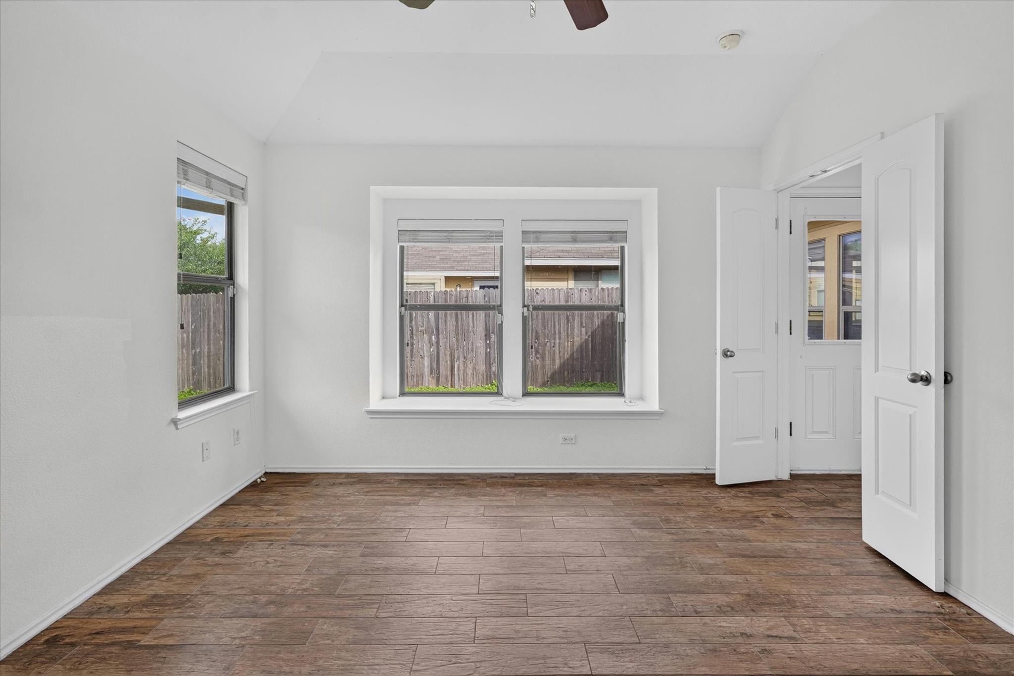 15111 Parrish LN