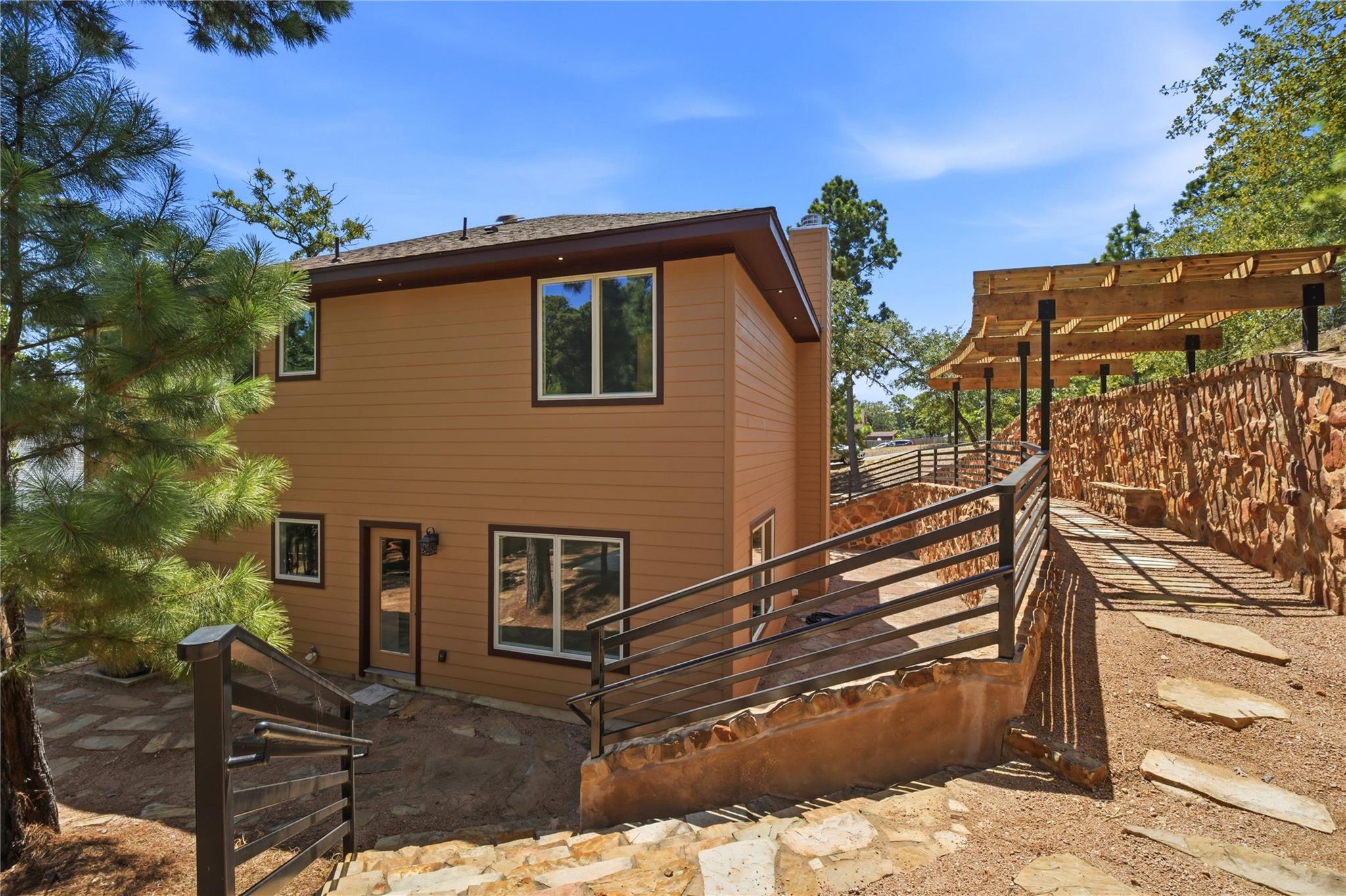 212 Makaha DR
