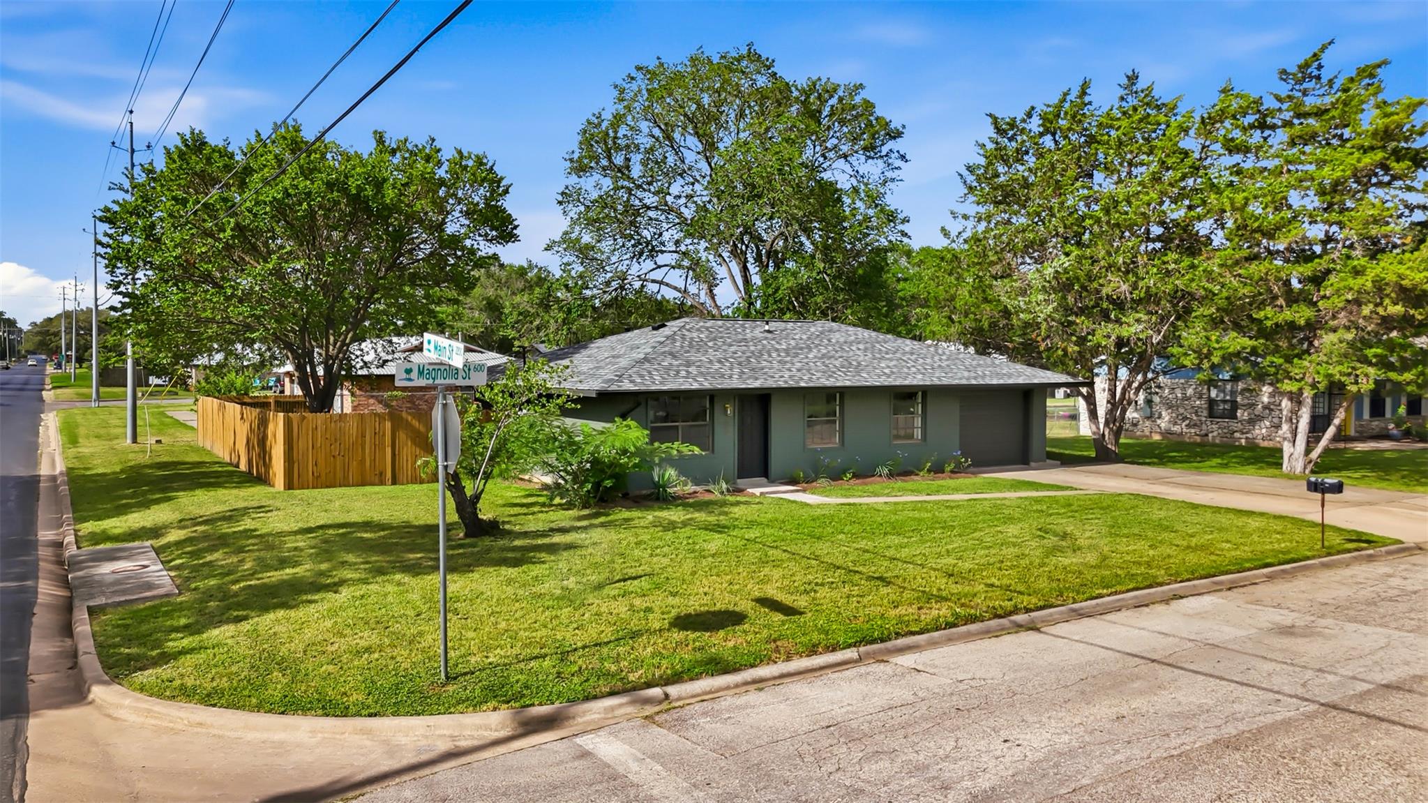 609 Magnolia ST