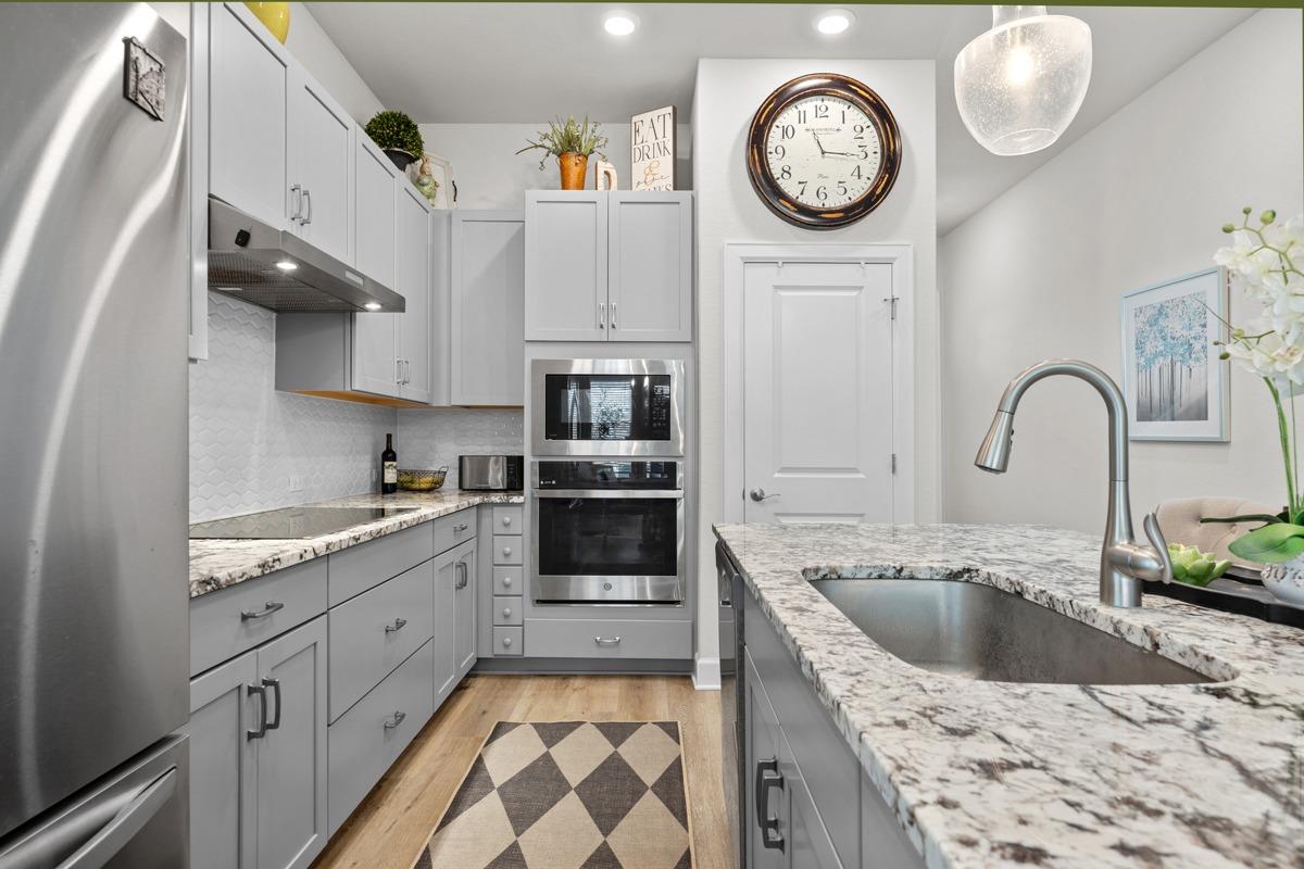 144 Monterey Oak TRL