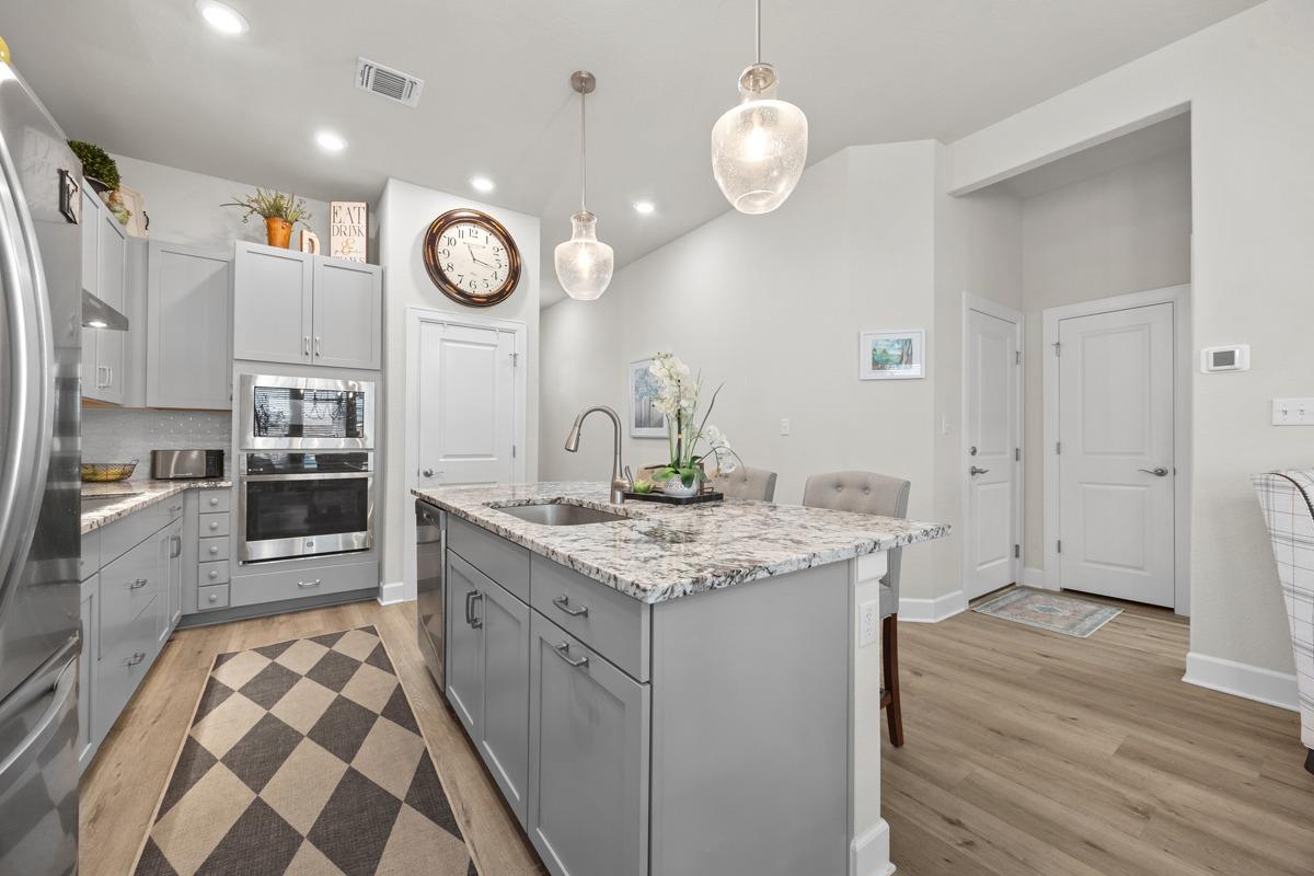 144 Monterey Oak TRL