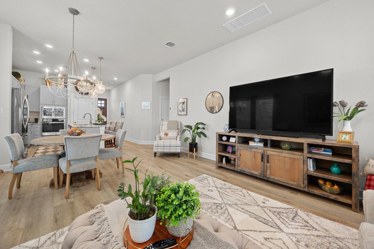 144 Monterey Oak TRL