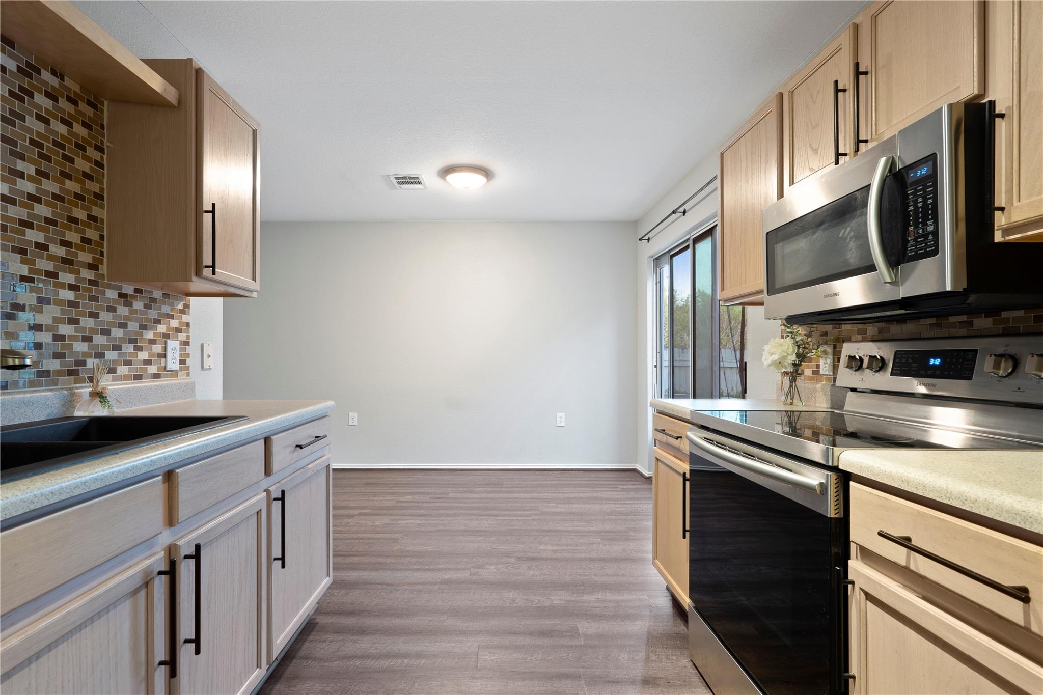 8609 Claude CT