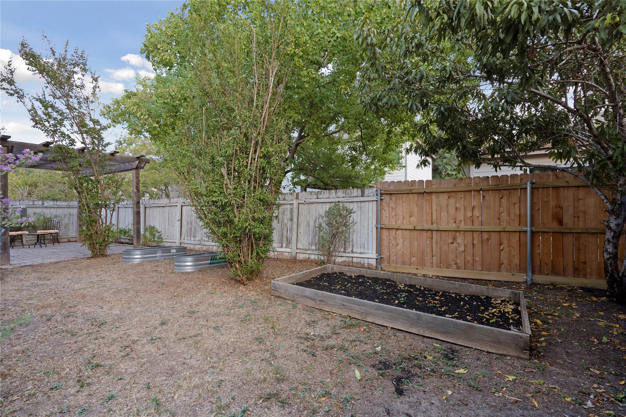 8609 Claude CT