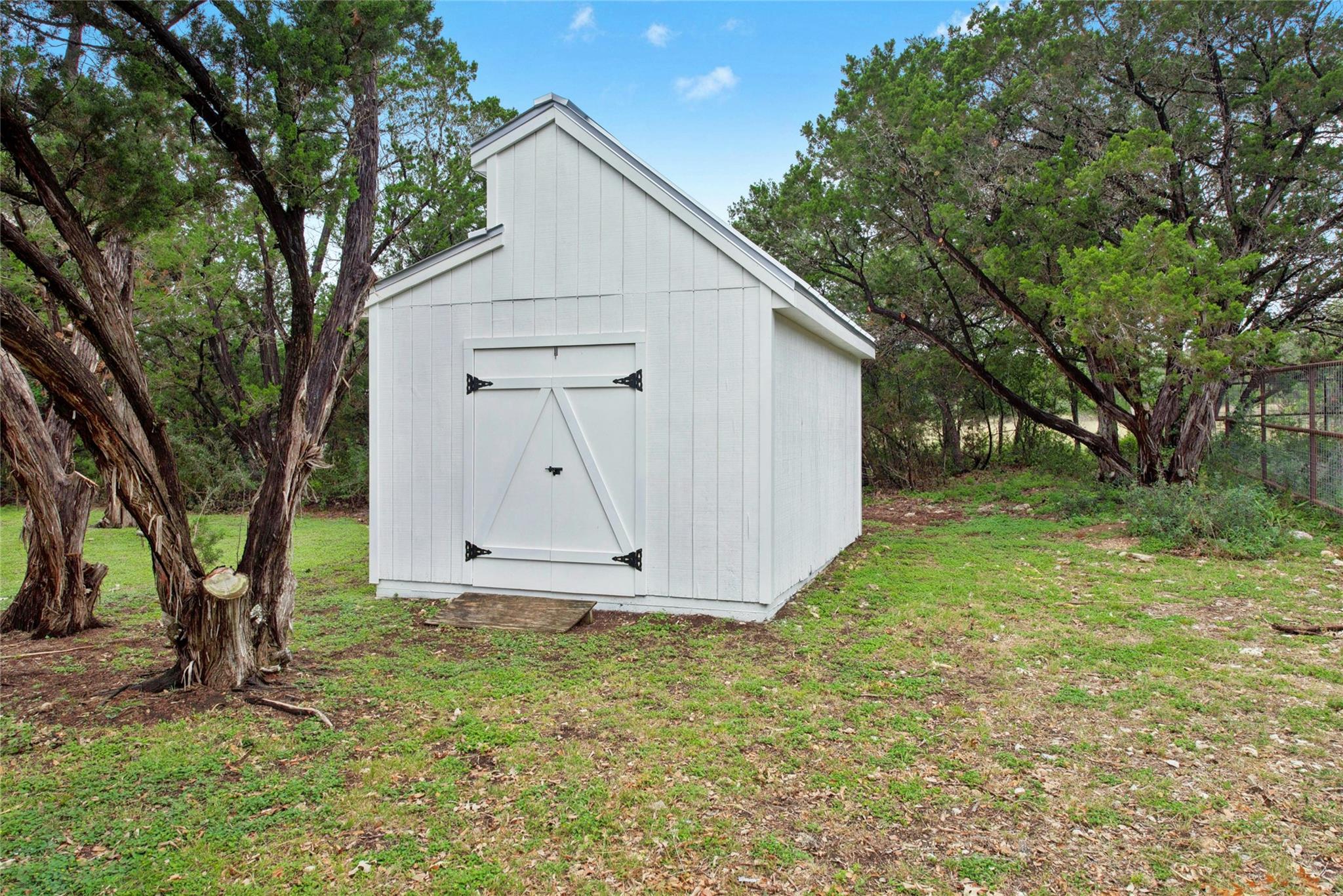 140 Donna DR