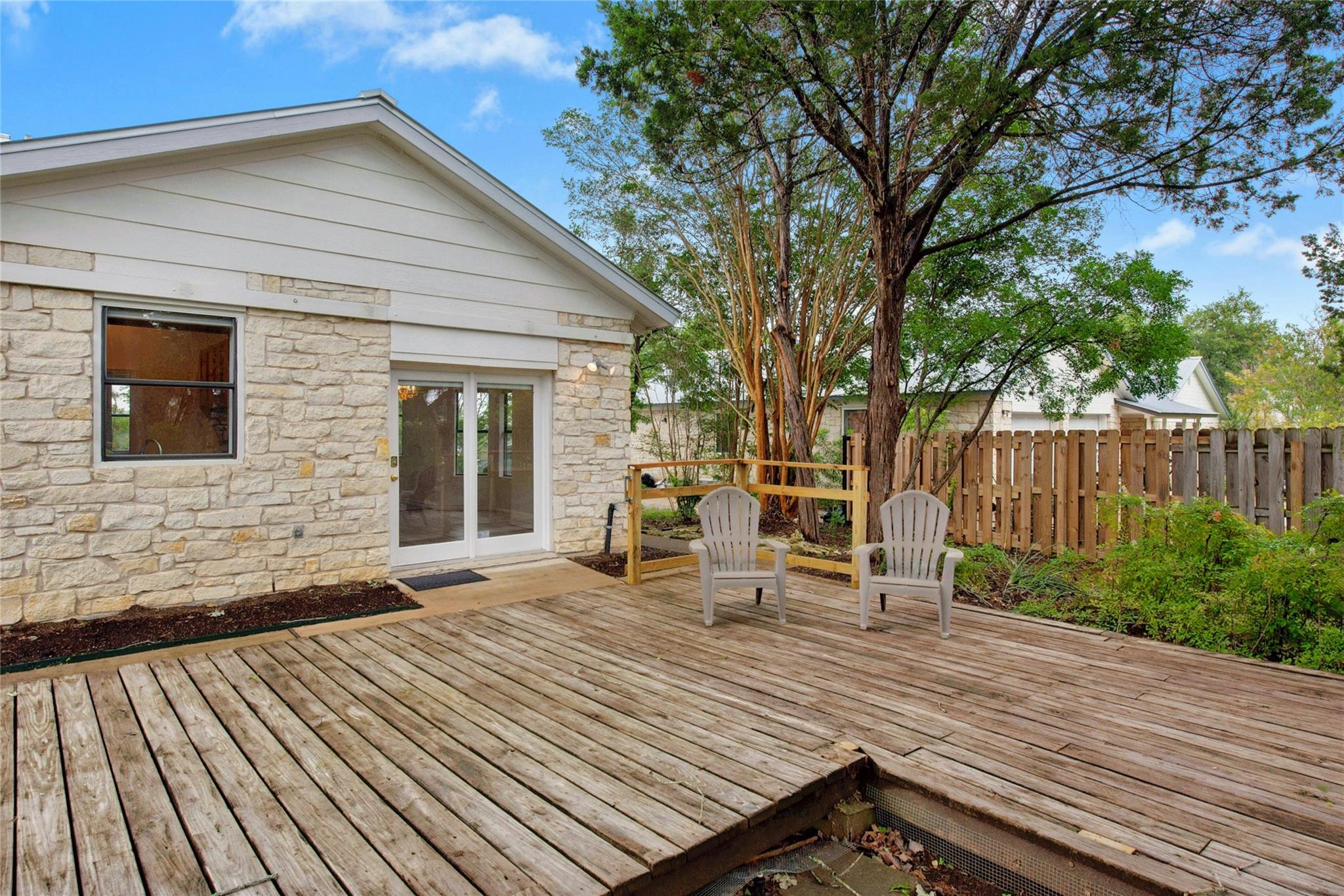 140 Donna DR