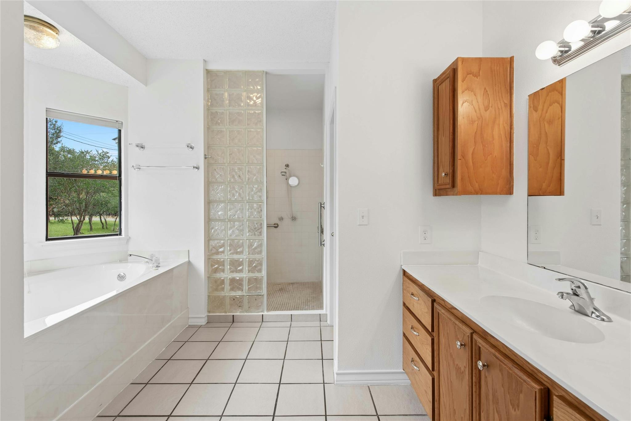 140 Donna DR