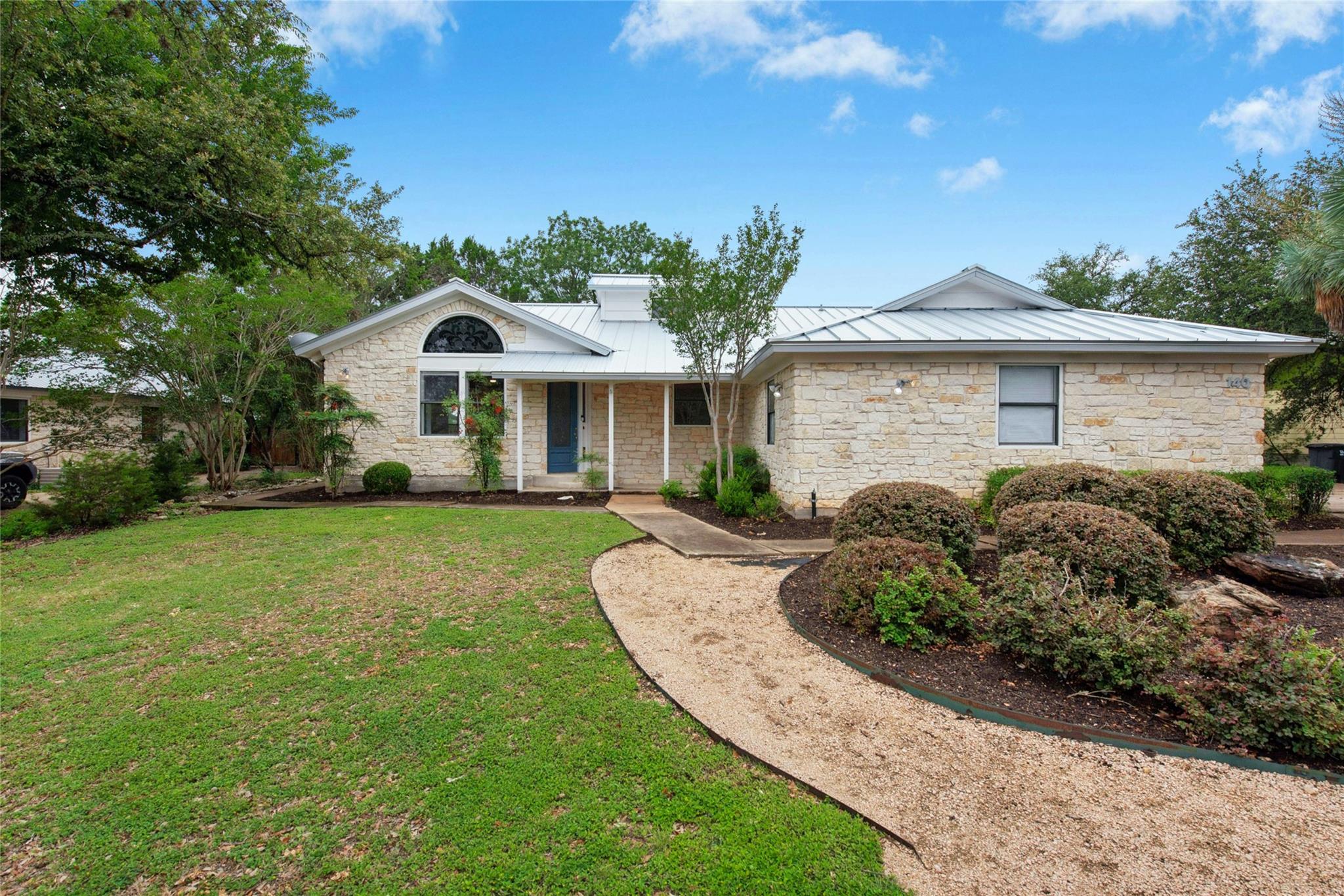 140 Donna DR
