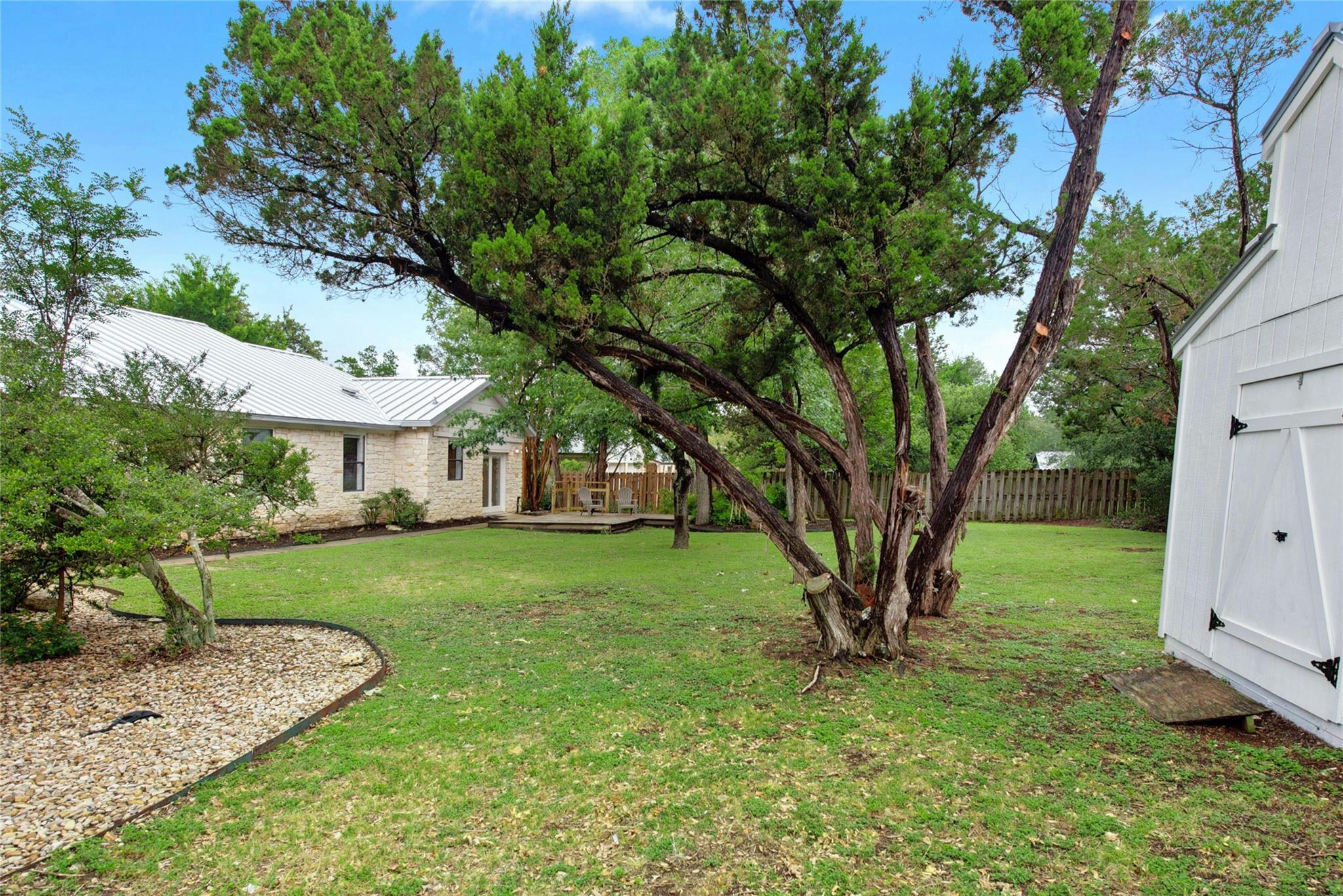 140 Donna DR