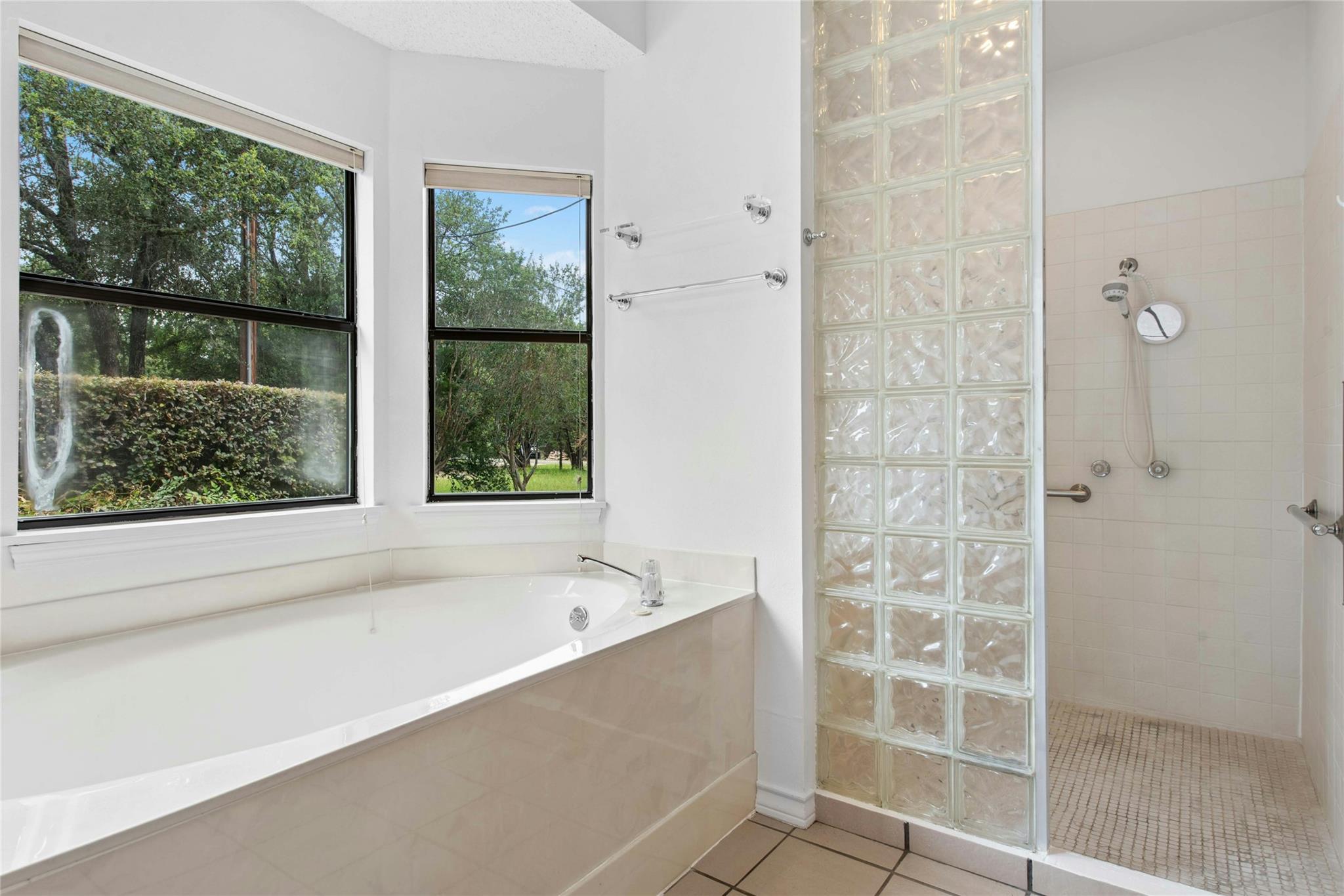 140 Donna DR
