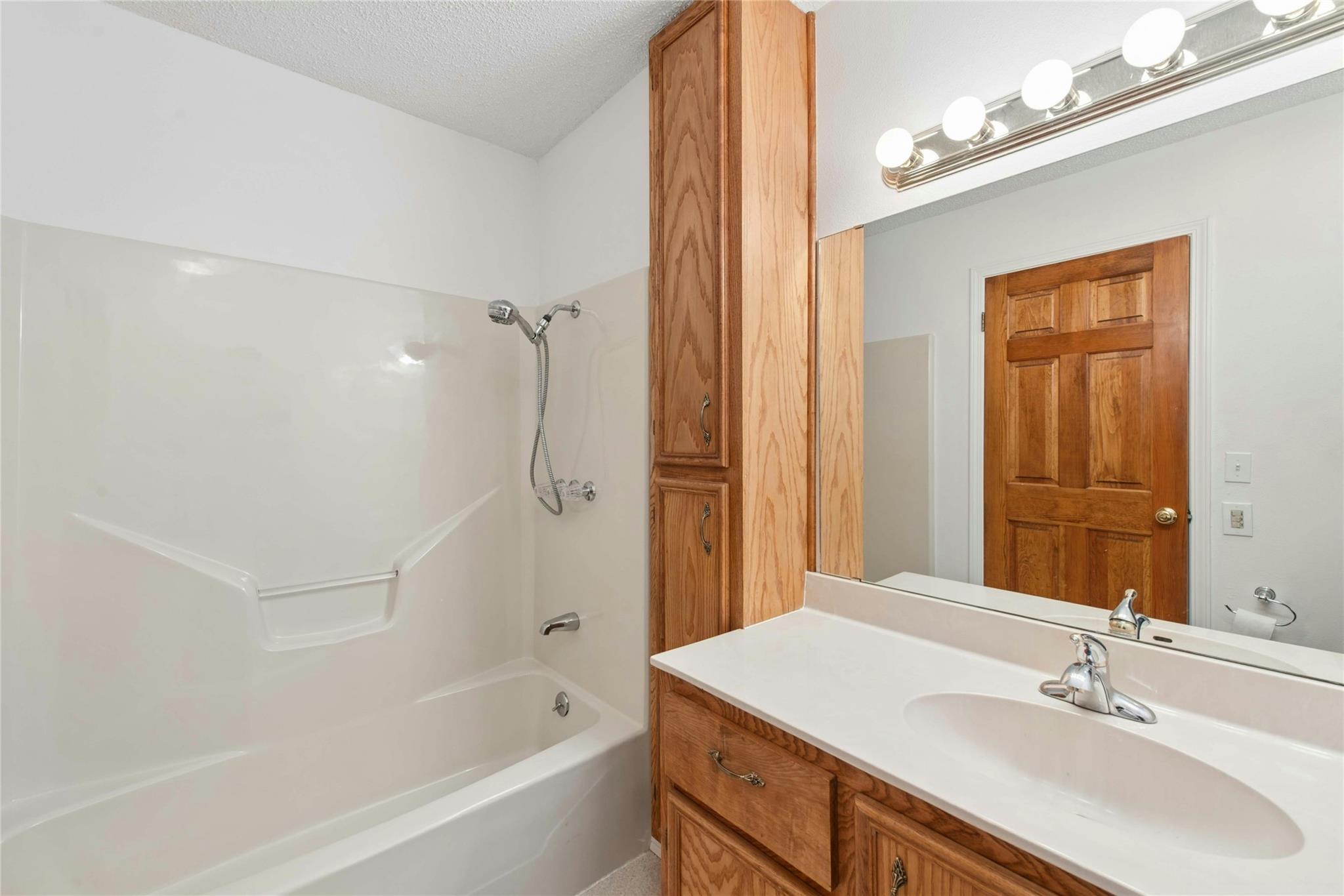 140 Donna DR