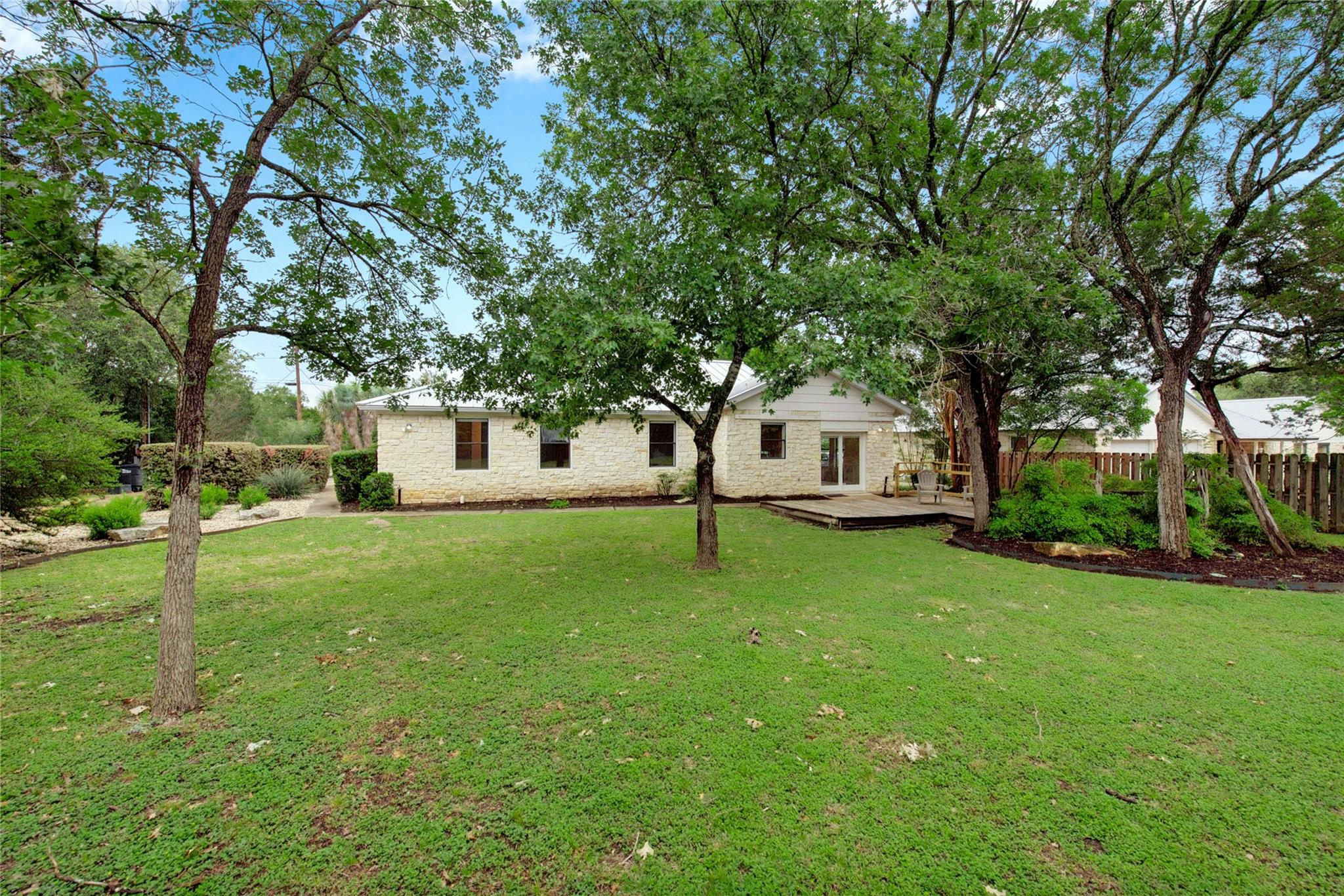 140 Donna DR