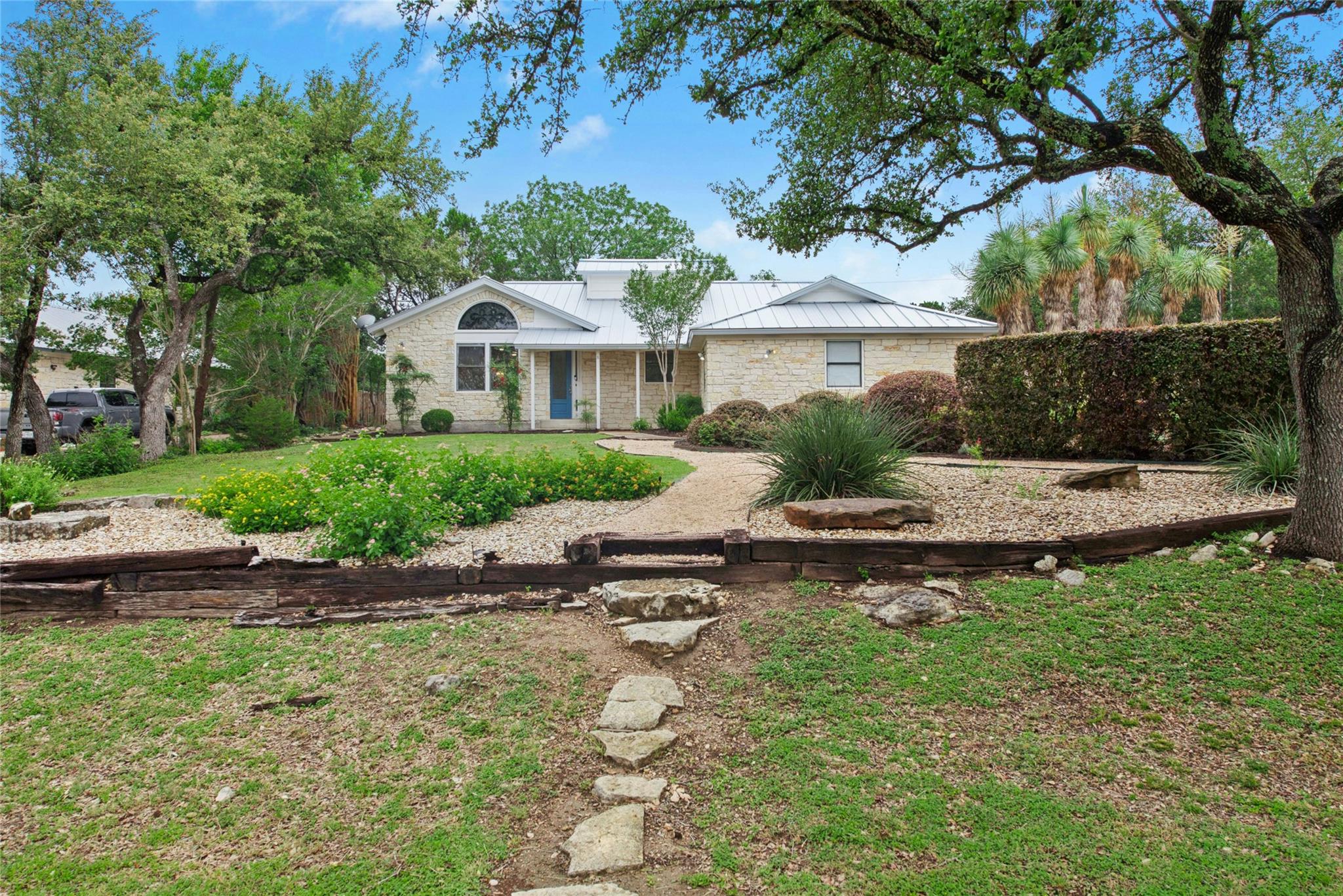 140 Donna DR