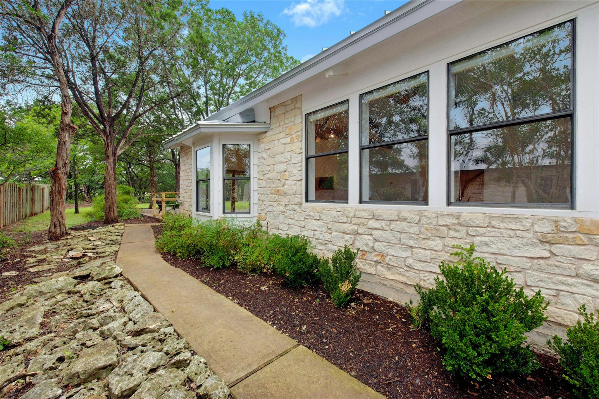 140 Donna DR