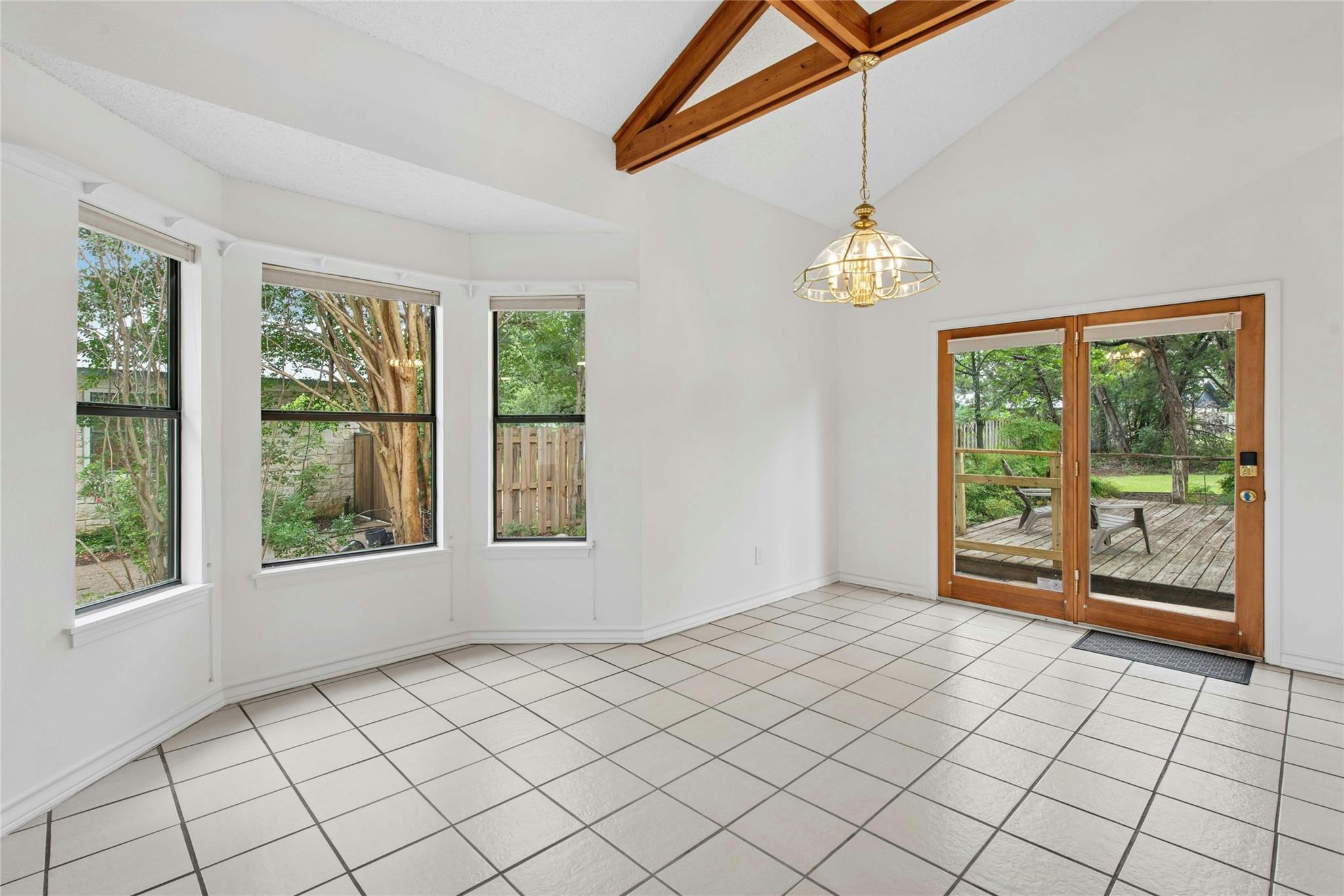 140 Donna DR