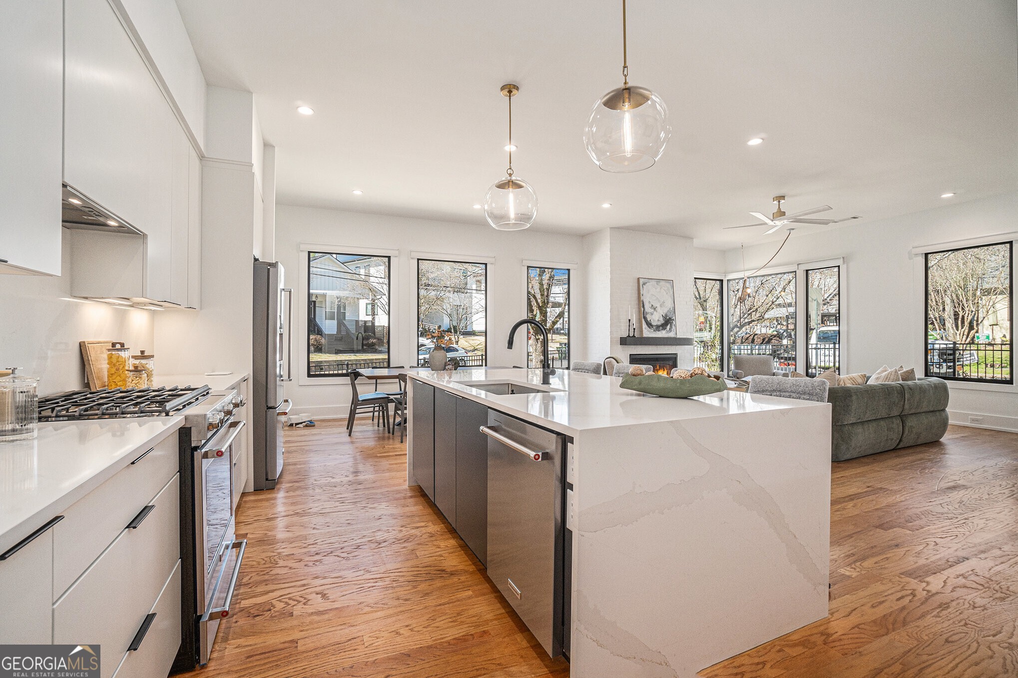 1099 Hawthorne Street NE