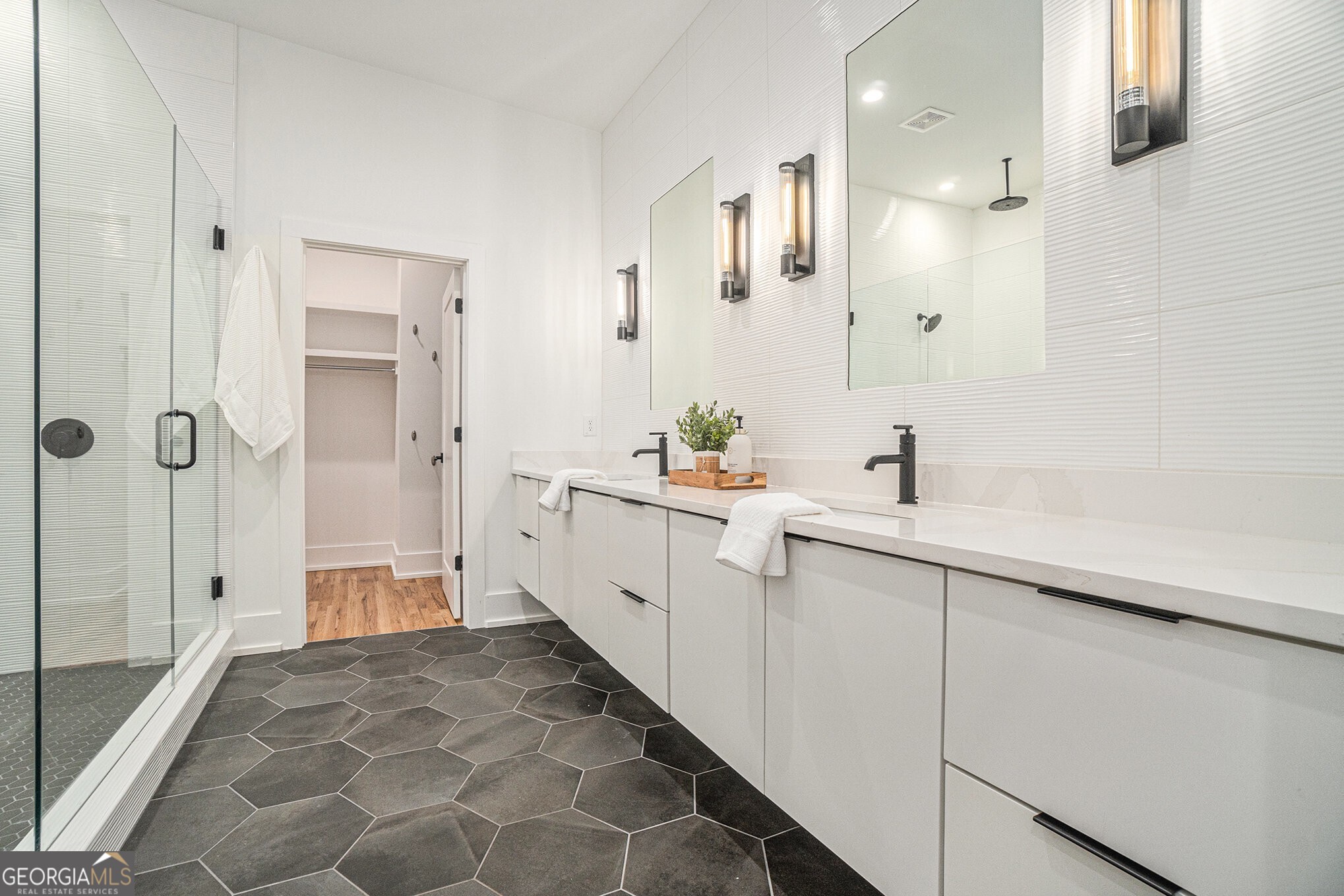 1099 Hawthorne Street NE