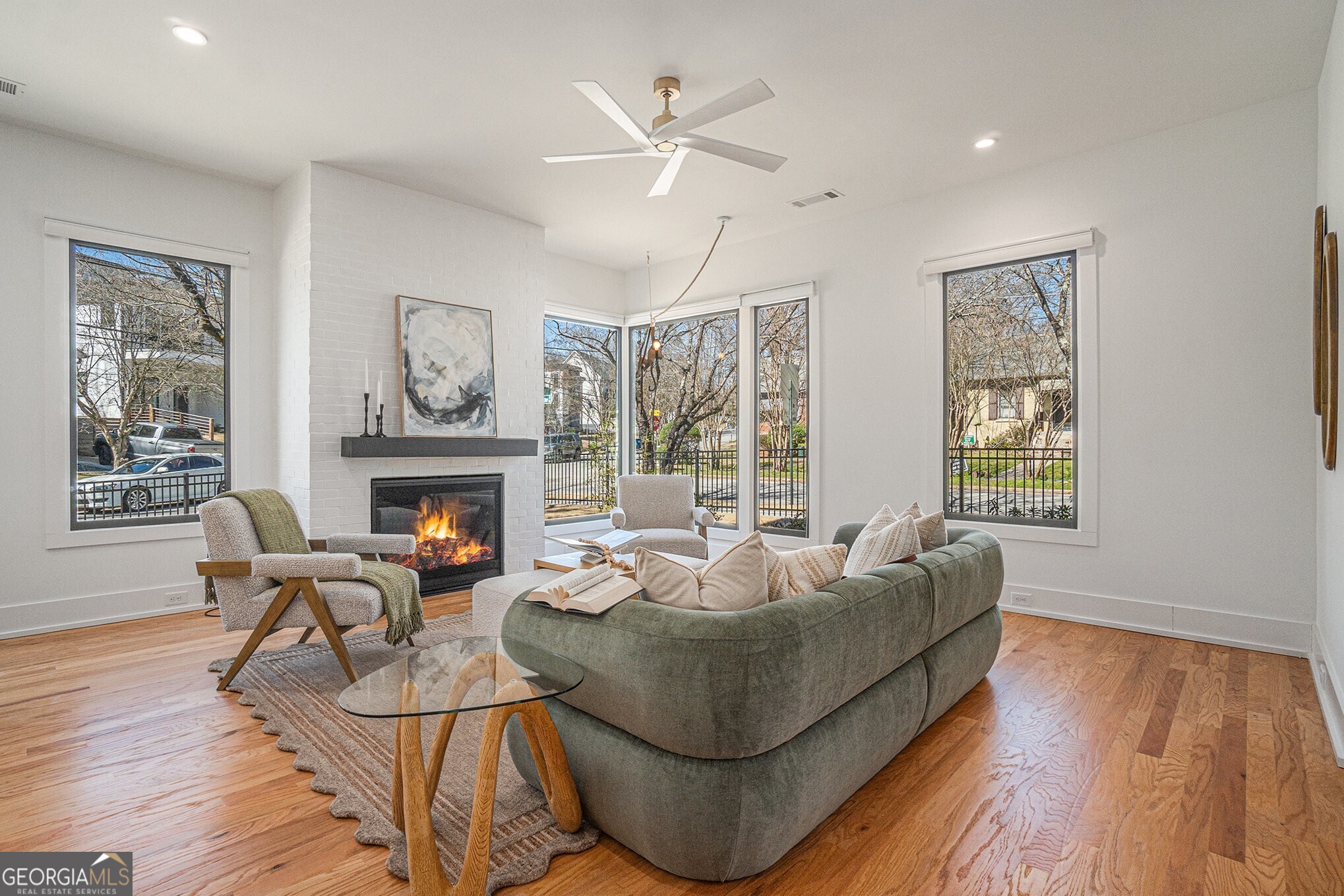 1099 Hawthorne Street NE