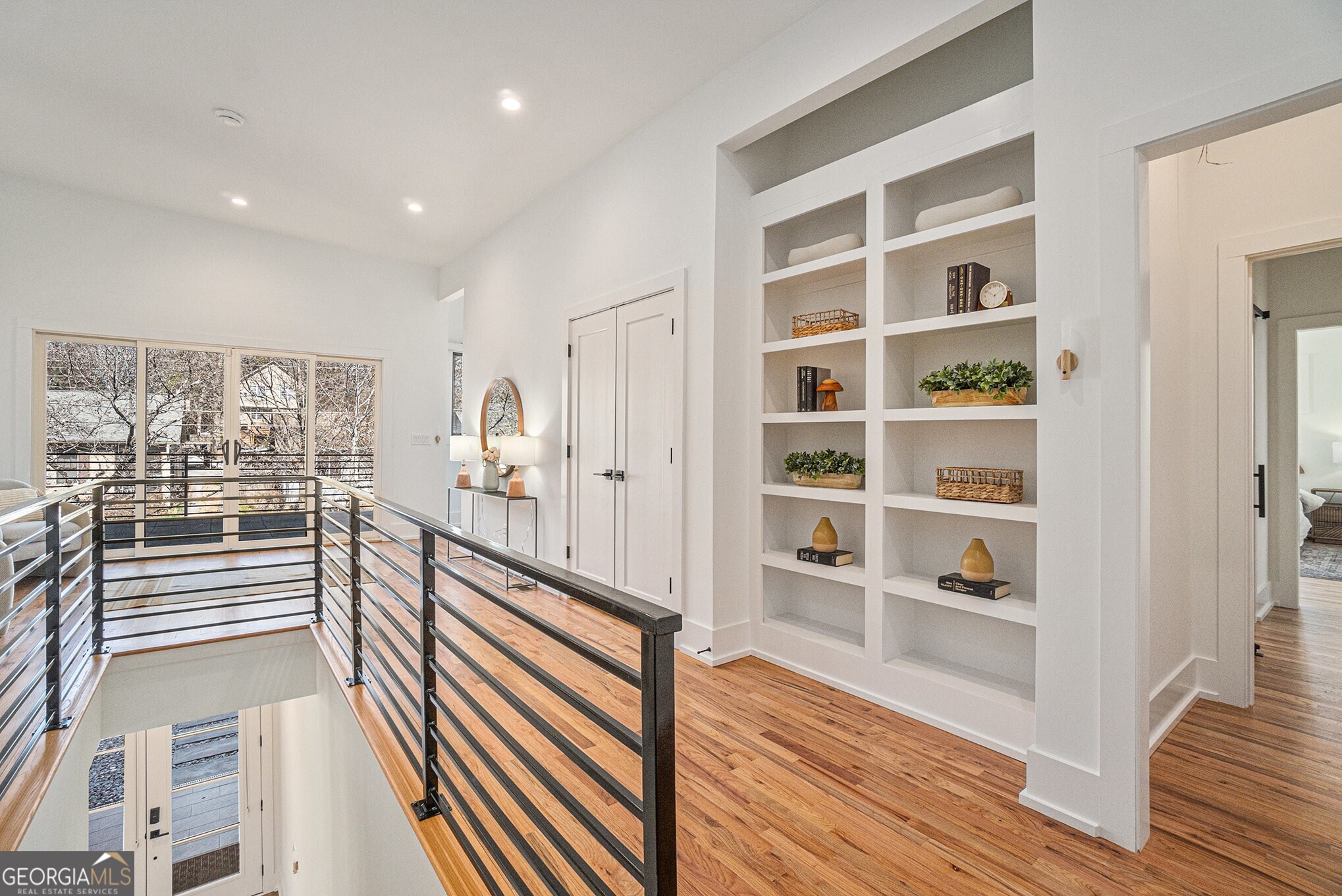 1099 Hawthorne Street NE