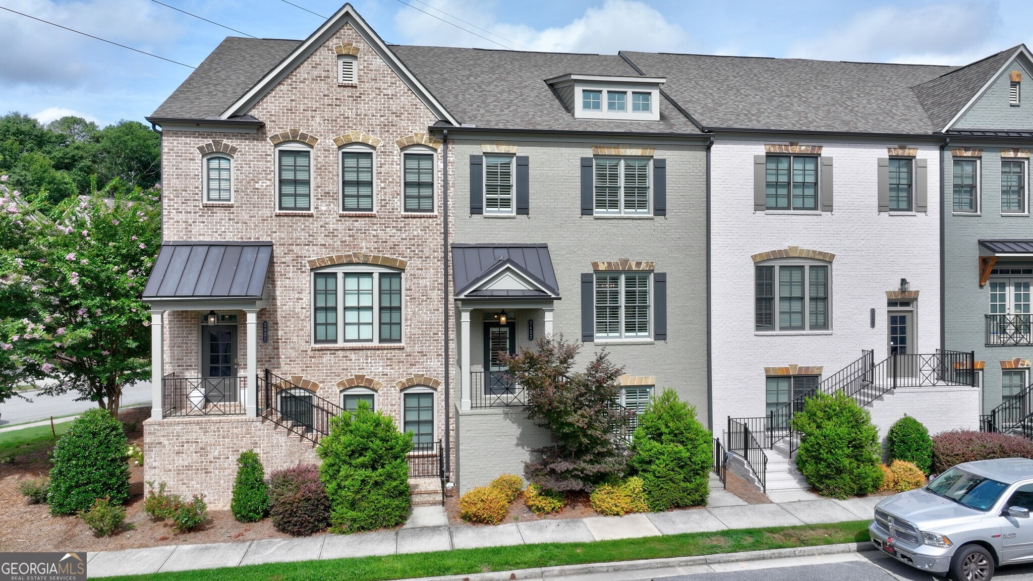 2422 Skyland Way NE