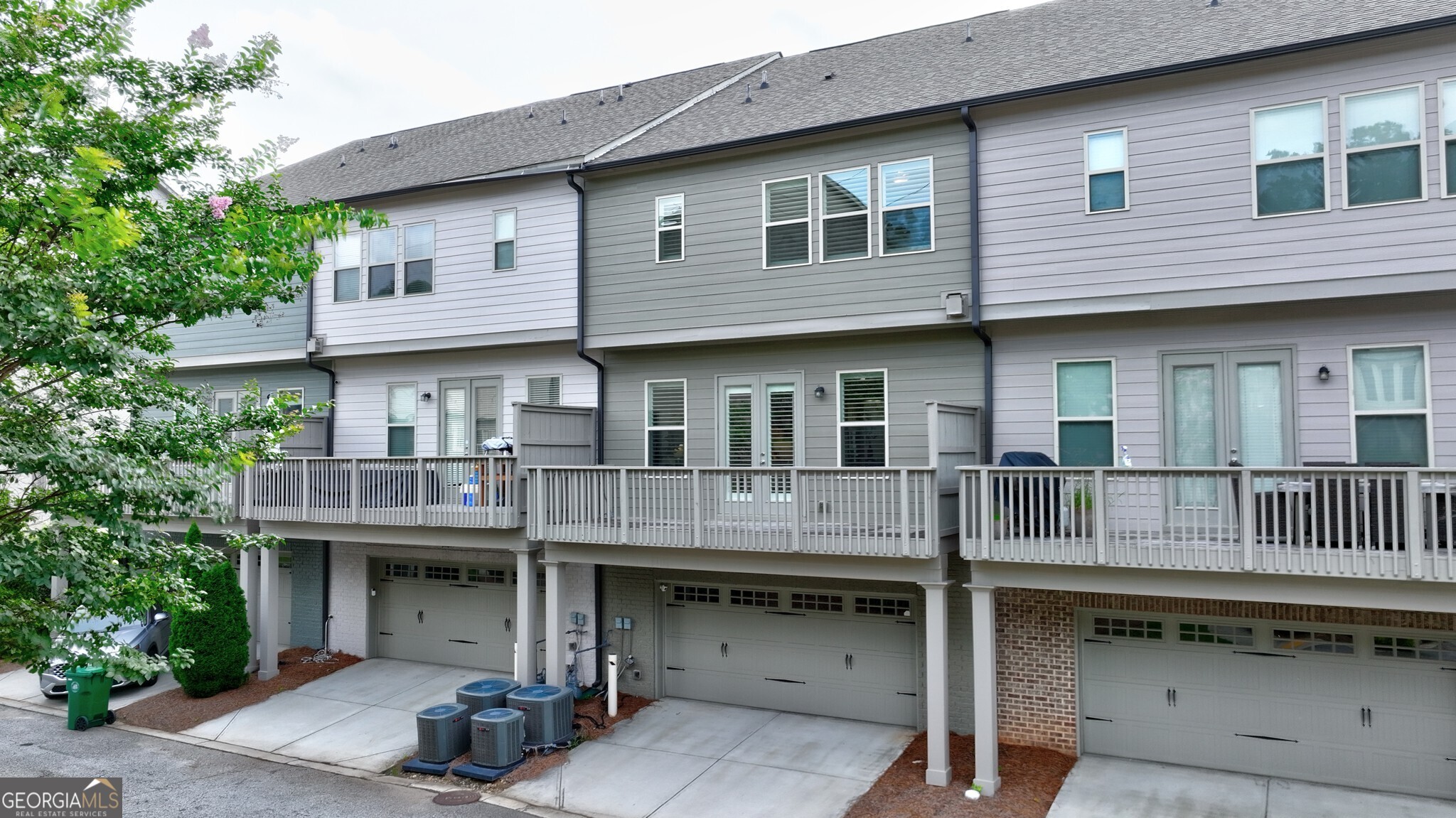 2422 Skyland Way NE
