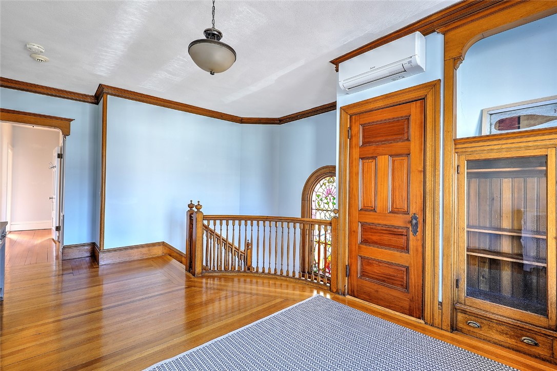 15 Adelphi Avenue