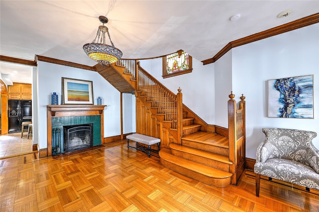 15 Adelphi Avenue
