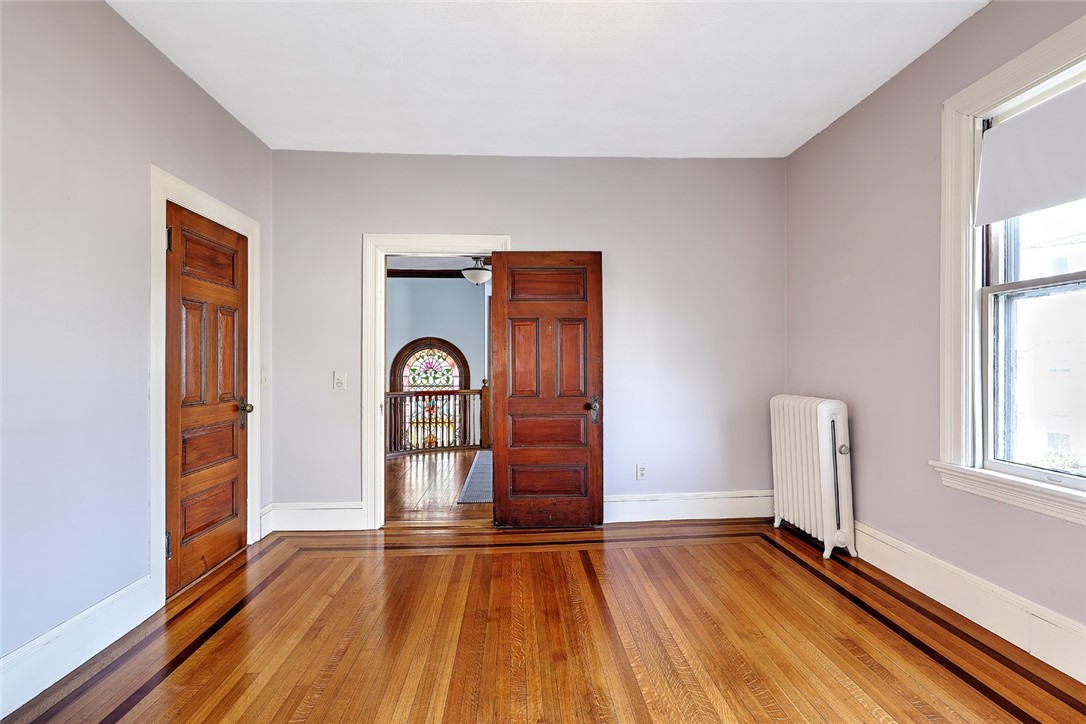 15 Adelphi Avenue