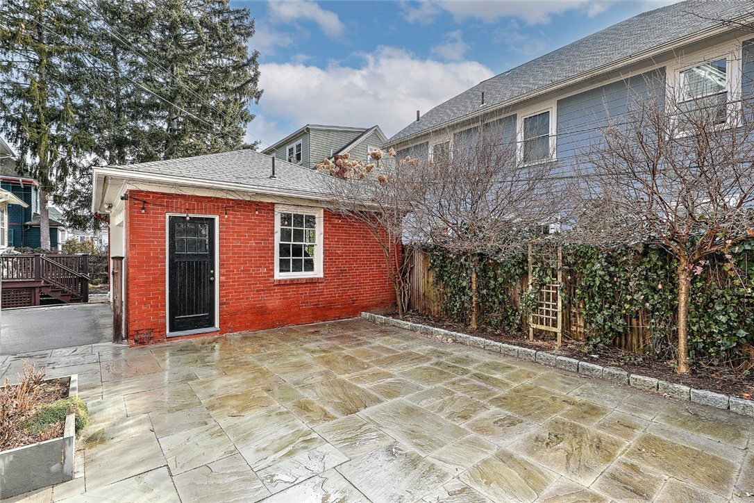 15 Adelphi Avenue