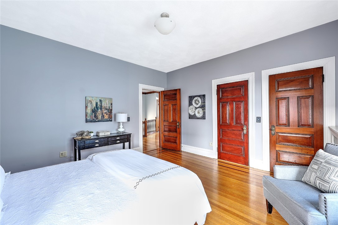 15 Adelphi Avenue