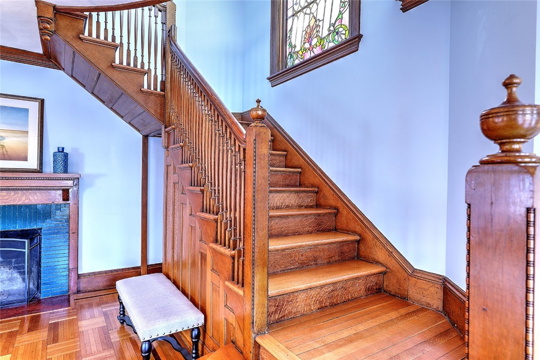 15 Adelphi Avenue