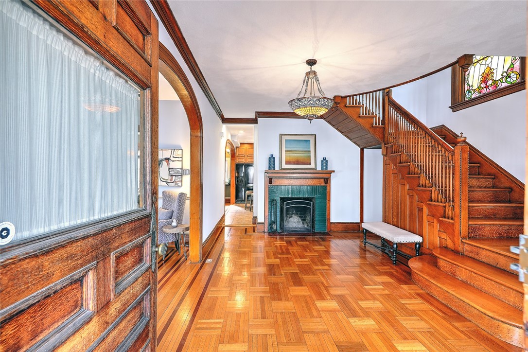 15 Adelphi Avenue