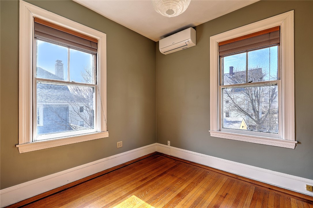 15 Adelphi Avenue