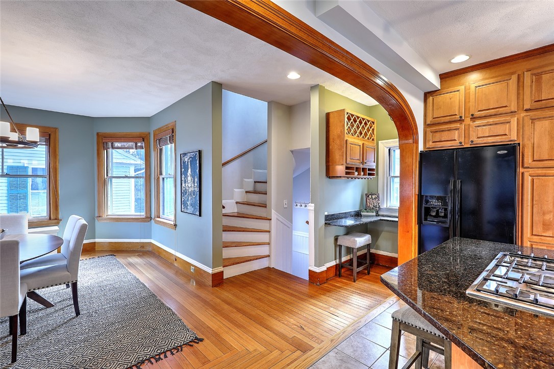 15 Adelphi Avenue