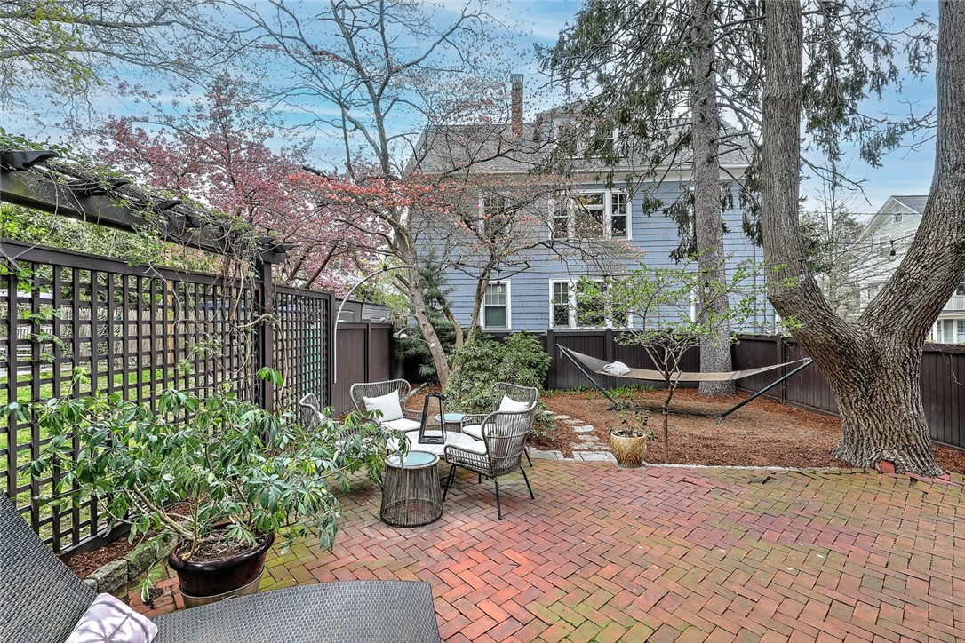 352 Lloyd Avenue