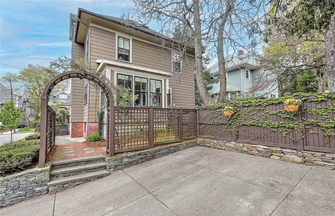 352 Lloyd Avenue