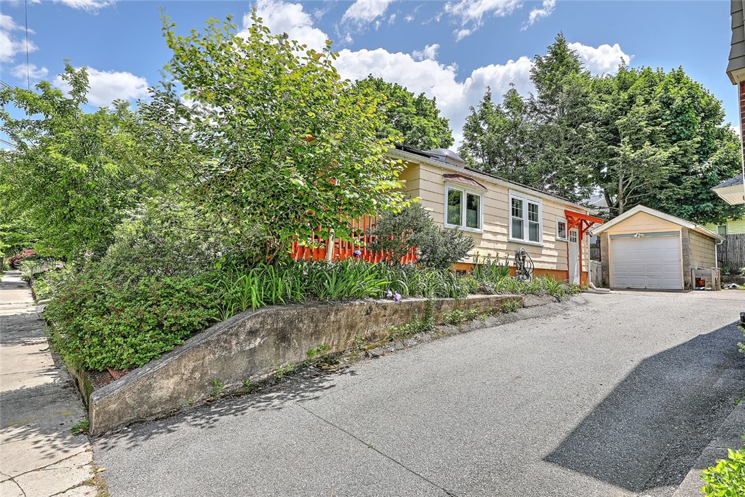 102 Edgehill Road