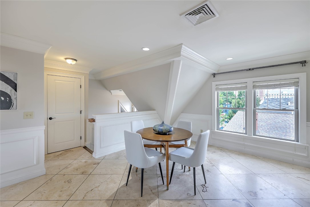 156 Broadway Street 4