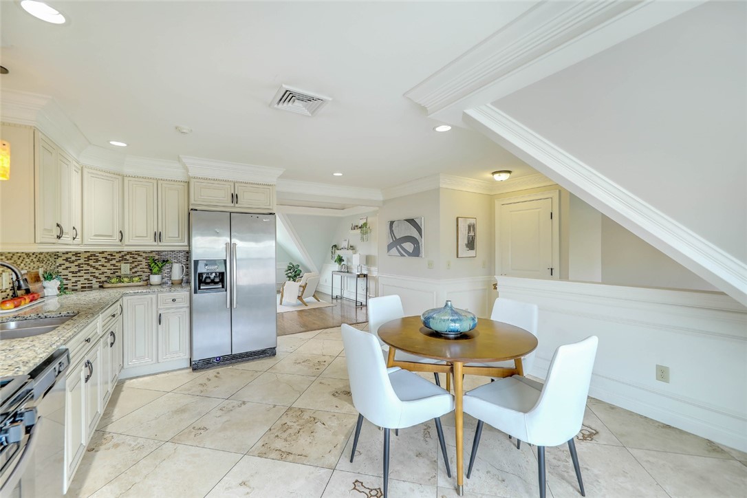 156 Broadway Street 4