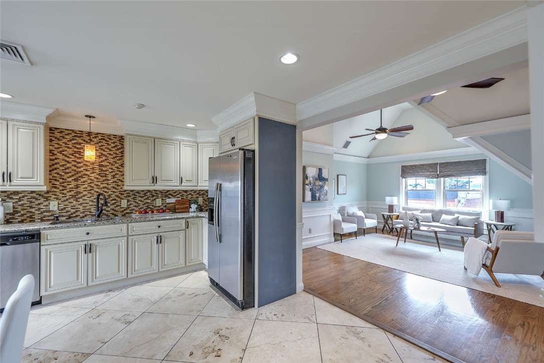 156 Broadway Street 4