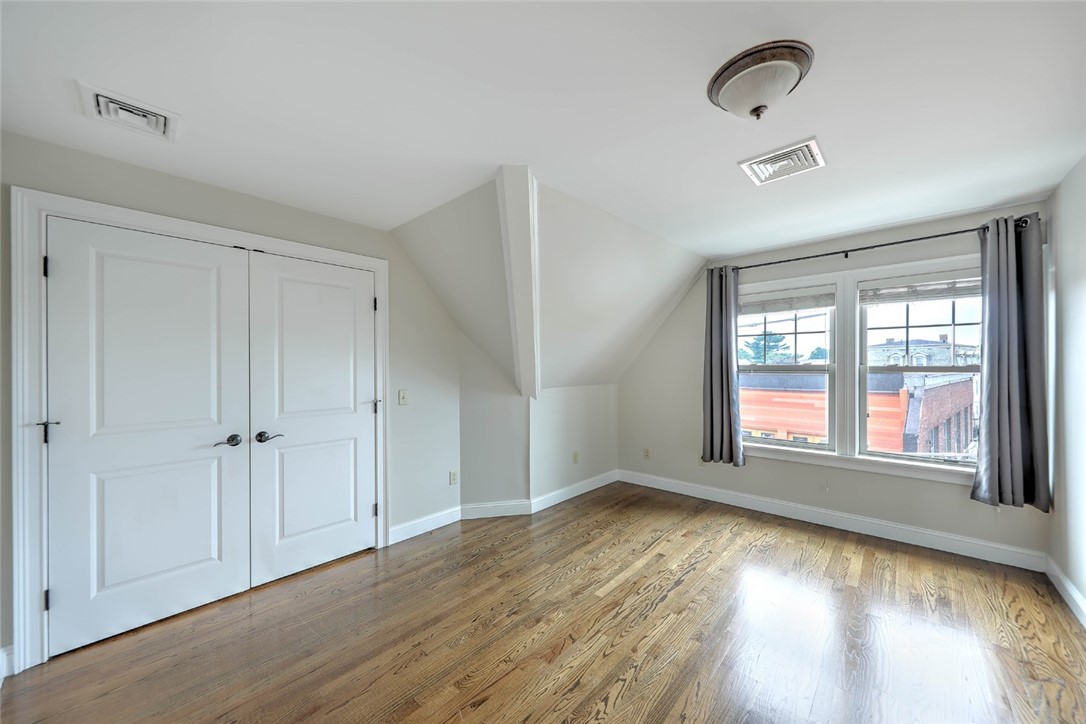 156 Broadway Street 4
