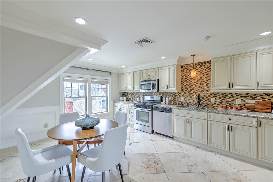 156 Broadway Street 4