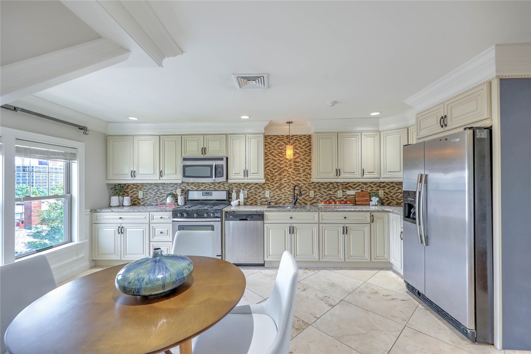 156 Broadway Street 4