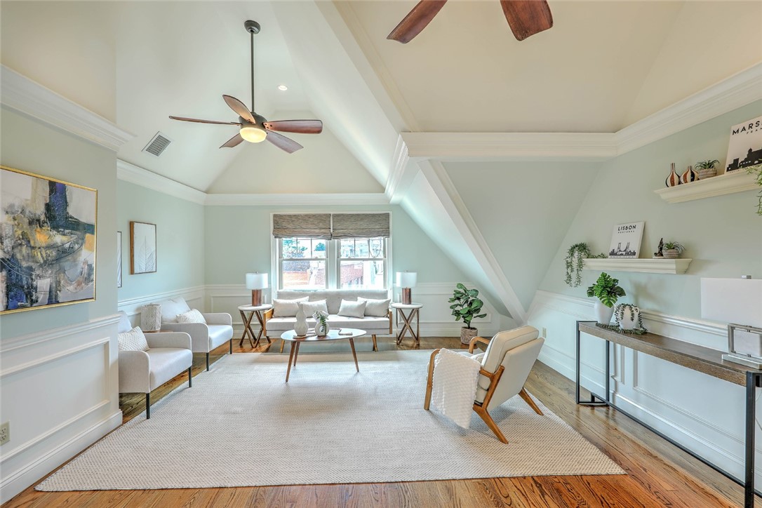 156 Broadway Street 4