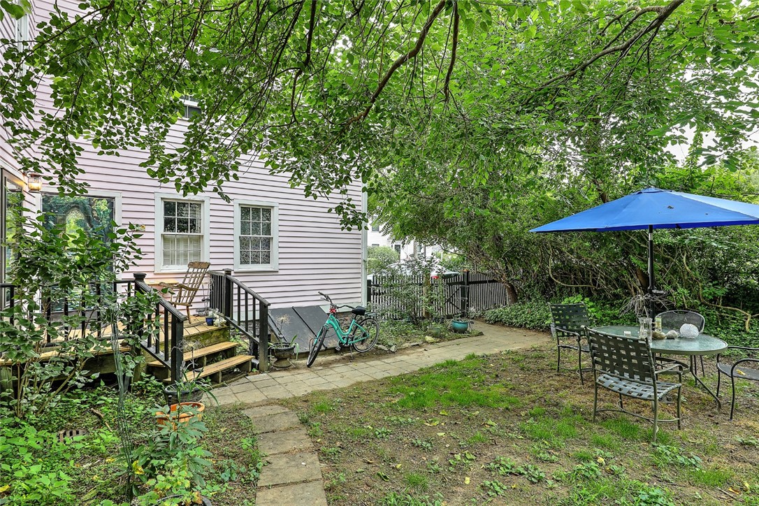 27 Bank Street